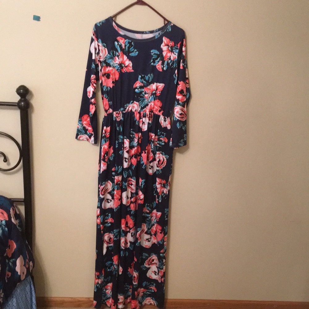 Floral dress with pockets